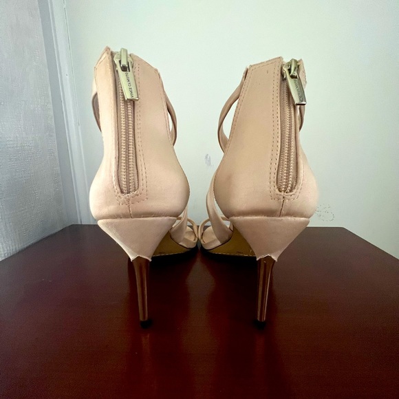 Vince Camuto Heels - size 10M - Picture 3 of 3